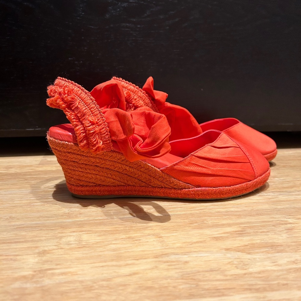 Trendy tie up platform shoes